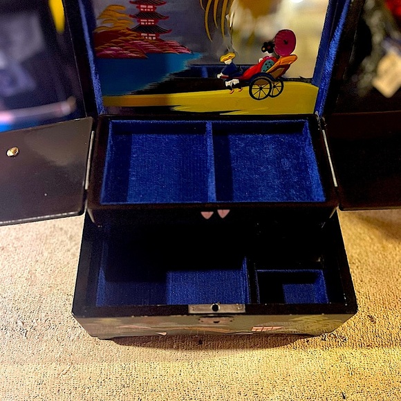 Vintage Japanese Lacquered Music Box - Picture 4 of 10